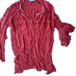 She+Sky Maroon flowy top with‎ buttons
